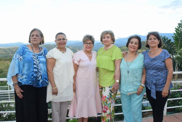 Rosita de Donoso, Teresita Cañas, Gaby Ordóñez, Mona Ramos, Lilia Trujillo, y Ninozca de Ortiz.